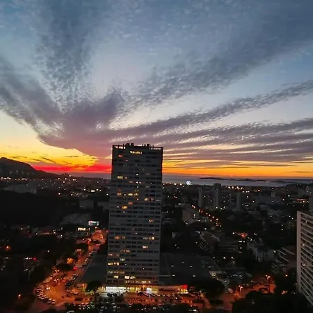 Ideal Sea View, Near Calanques &velodrome -parking Apartment Marseille